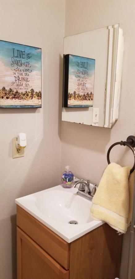 Cozy Riverfront House Sleeps 6 With Washer & Dryer Waveland Exterior photo